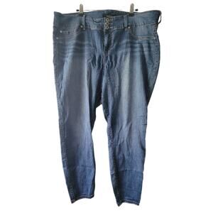 Size 24R Torrid medium wash jeans, great condition, no pilling